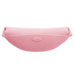 Bavoir avec système d'attache au dos de marque Minikoioi en silicone pour bébés dès 6 mois et toute l’enfance. Souple et facilement transportable, il accompagnera votre bébé durant ses premiers repas et préservera ses habits.