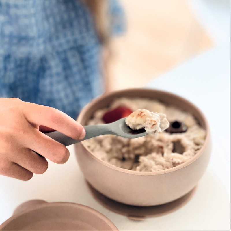 Bol avec couvercle de 450ml Minikoioi en silicone pour bébés dès 6 mois et toute l’enfance