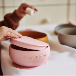 importance des légumes dnas l'alimentation de votre bébé Bol avec couvercle de 450ml Minikoioi en silicone pour bébés dès 6 mois et toute l’enfance