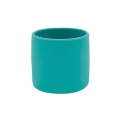 Gobelet de 180ml Minikoioi en silicone pour bébés dès 4 mois et toute l’enfance. Sa taille est adaptée aux petites mains et sa matière souple et incassable