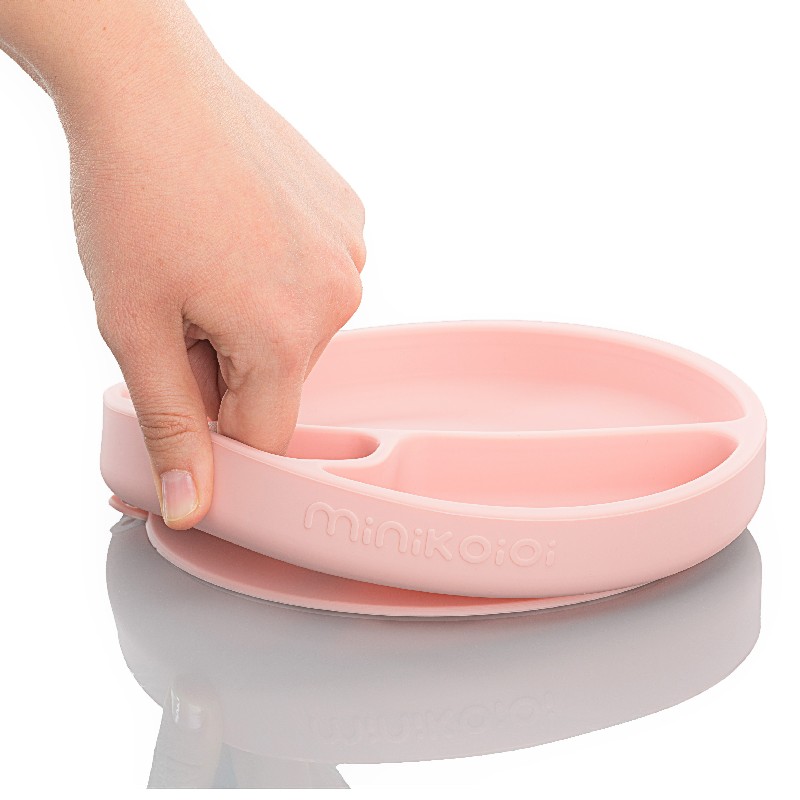 MINIKOIOI ASSIETTE MULTI-COMPARTIMENTS AVEC VENTOUSE EN SILICONE – ROSE REF  : 101050002 – MESAYOU